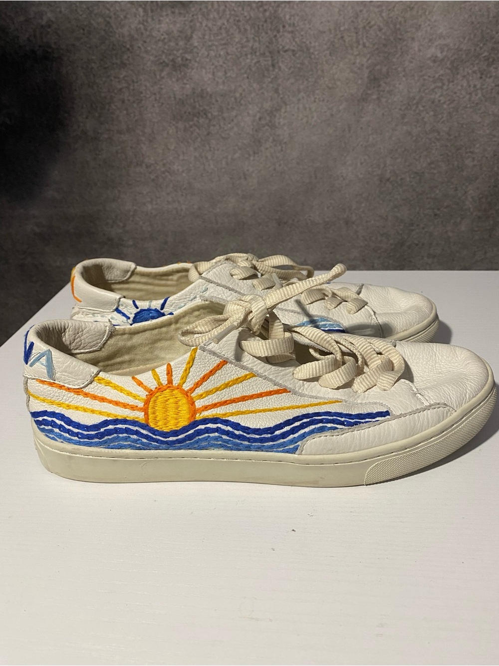 Soludos Leather Embroidered Sol Y Luna Sun Moon Low Top Sneakers Womens Size 8.5 - Picture 3 of 8